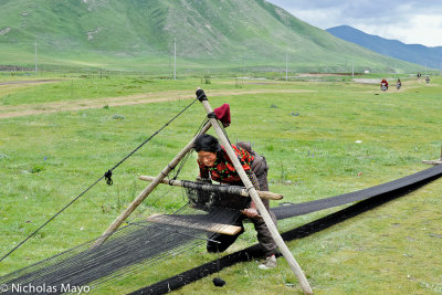 China (Sichuan) - Weaving Tent Cloth From Yak Wool