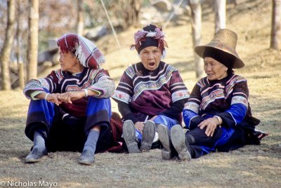China (Yunnan) - Three Grandmas