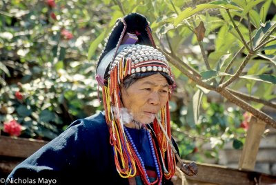 China (Yunnan) - Jien Toh Aini Lady Smoking