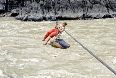 China (Yunnan) - Woman & Basket