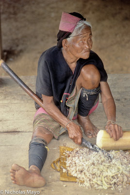 China (Yunnan) - Chopping Banana Tree For Pig Food