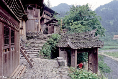 China (Guizhou) - The Village Gate