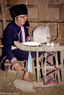 Vietnam (Lai Chau) - Spinning Cotton