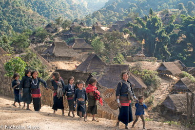 Burma (Shan State) - A Line Of Children In The Village