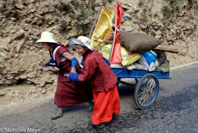 China (Sichuan) - Nuns Pulling Pilgrimage Support Cart