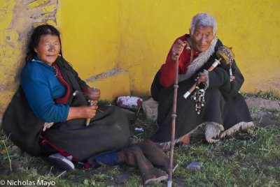 China (Sichuan) - Lady Devotees With Prayer Wheels