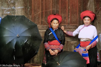 Vietnam (Lai Chau) - Two Black Umbrellas