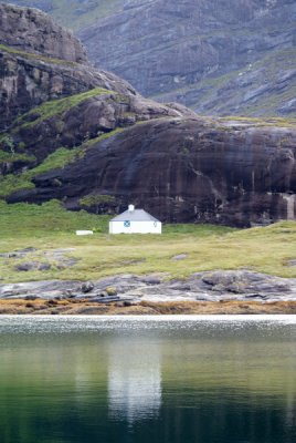 Loch na Cuilce bothy (Photo by Sarah).jpg