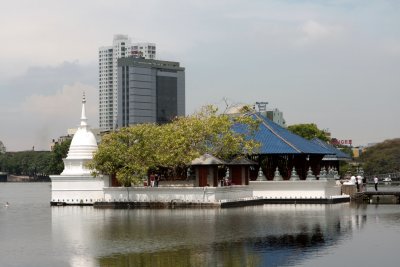 Gangarama Temple,  Beira lLke, Columbo
