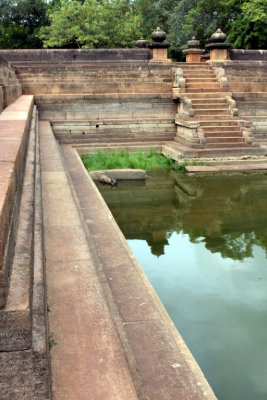 Kuttam Pokuna,  Anuradhapura