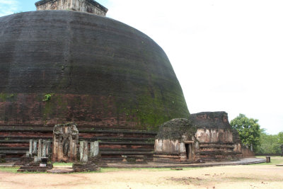 Rankoth Vehera Stupa  (Polonnaruwa)