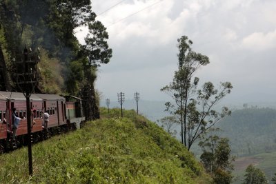 Kandy to Nuwara Eliya rail journey