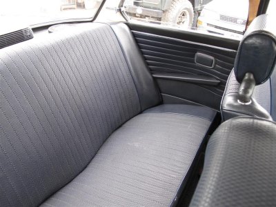 Rear seats without seat belt