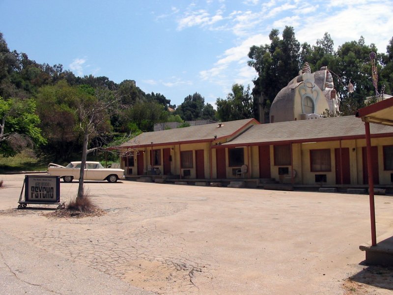 Bates' Motel - with Vacancy