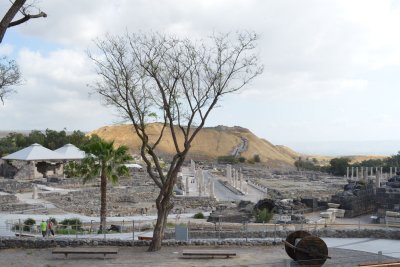 Tel el-Hosn as seen from Beit She'an