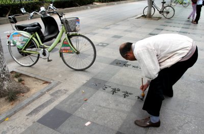 Street-Artist-Wuhan-China.jpg