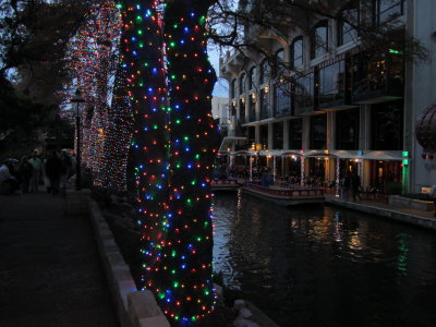 lights along the Riverwalk - unretouched exposure test
