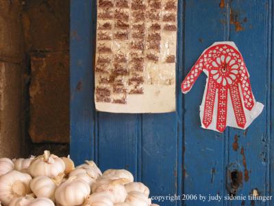 garlic, safron, red hand, Essaouira