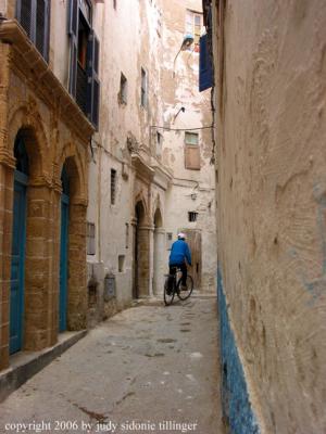narrow street, Essaouira