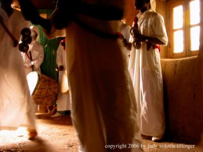 gnawa musicians: les pigeons du sable