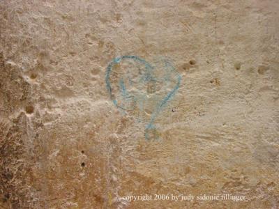 heart grafitti, fes, maroc