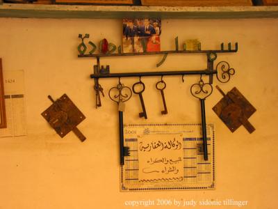 keys on the wall, fes, maroc