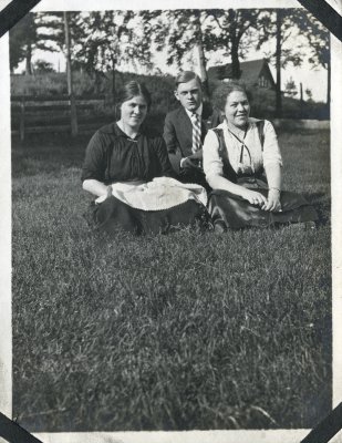Grandma Edna Grandpa John  ?.jpg