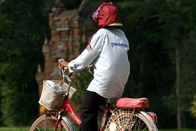 g4/64/477964/3/60271822.angkorbike2web.jpg