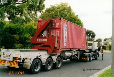 23/11/1999 - The container arrives in Melbourne