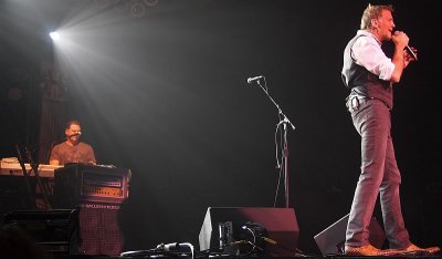 Kenny & Shem von Schroeck on keyboards