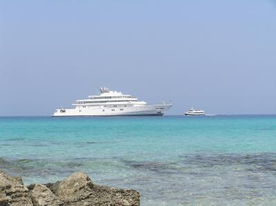 Superyacht 'Rising Sun'