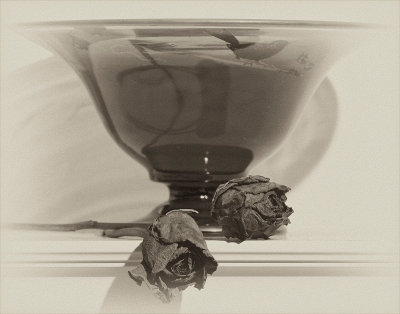 LPS002_Two Roses with Bowl