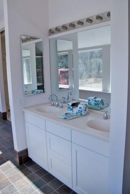 Double sink in Bath Room