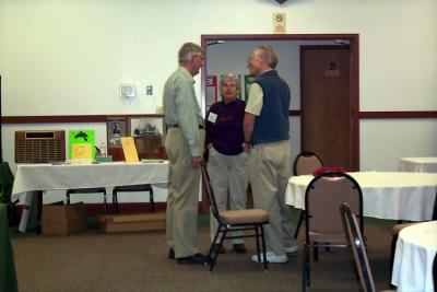 Don Kroodsma talks with Steven and Ruth Russell