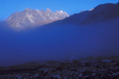 Morning mist above Chukung