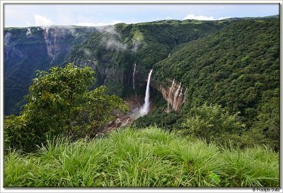 Nohkalikai Falls