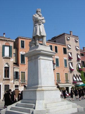 028-Statue in Venice Square