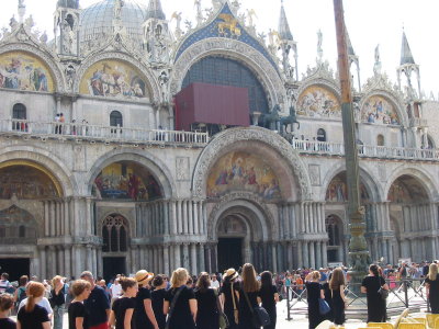 034-Choir outside of San Marco
