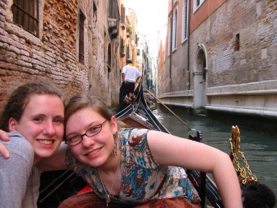 077-Ari and Andrea in Gondola