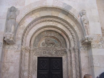 191-Entrance to Church of St. Anastazija