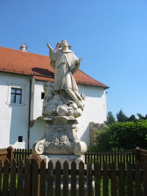 505-Varazdin Castle statue
