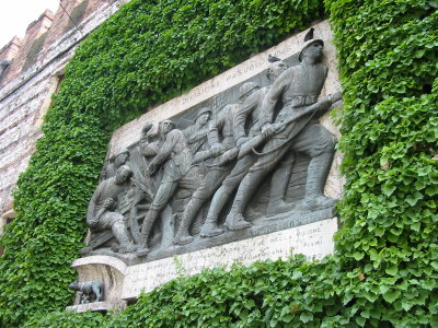 805-Wall of Verona