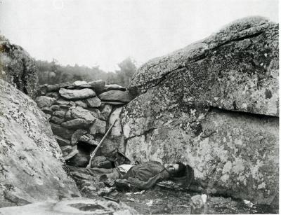 wDead Soldier with gun in Trenches p.41.scan.jpg