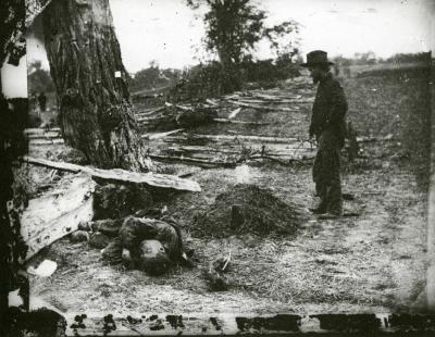 wSoldier looking over dead soldier p.181.scan.jpg