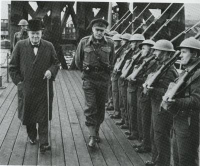 Churchill with Troops p.414.jpg