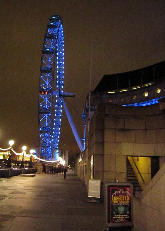 The  London  Eye,  by  County  Hall
