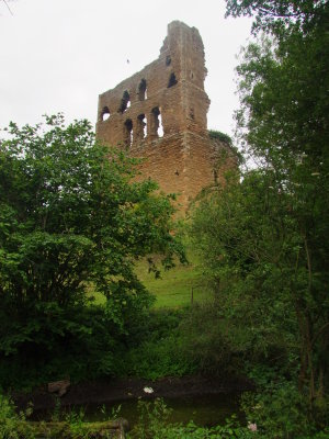 Sheriff  Hutton  castle  ruins. /  2