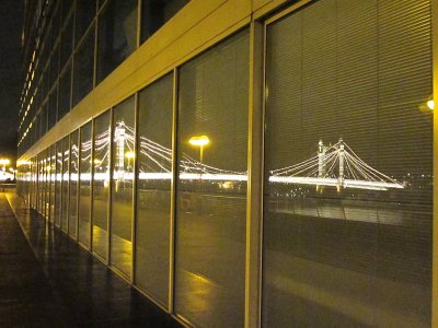 Albert  Bridge  reflected / 2