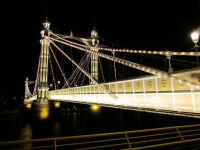 The Albert Bridge, looking north.