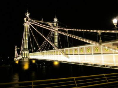 The  Albert  Bridge, looking  north.